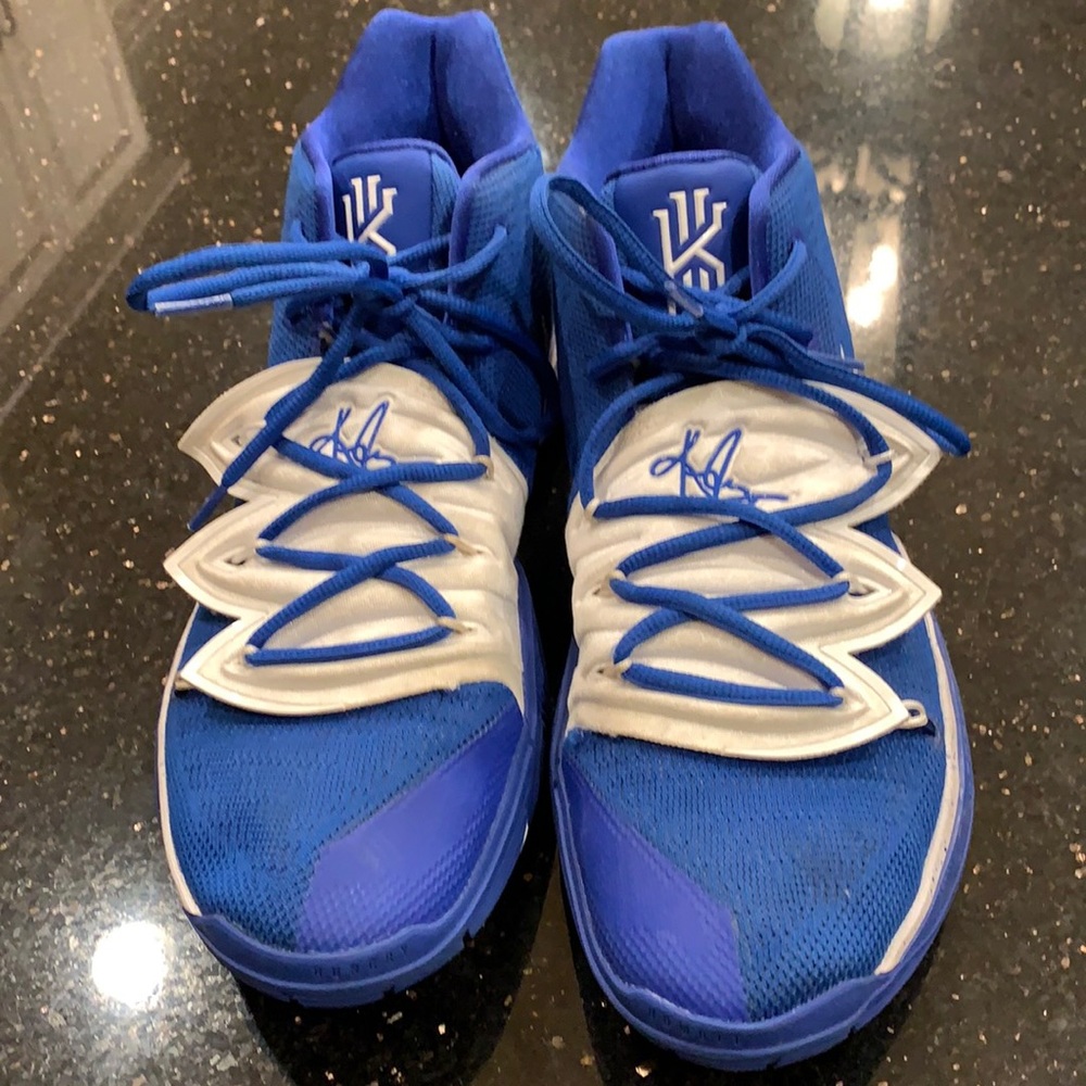 Nike Kyrie 5 Basketball Shoes